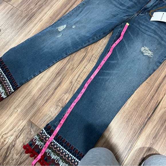 NWT Anthropologie Pilcro Mid Rise Bootcut Embroidered Pom Pom Jeans - Picture 9 of 11
